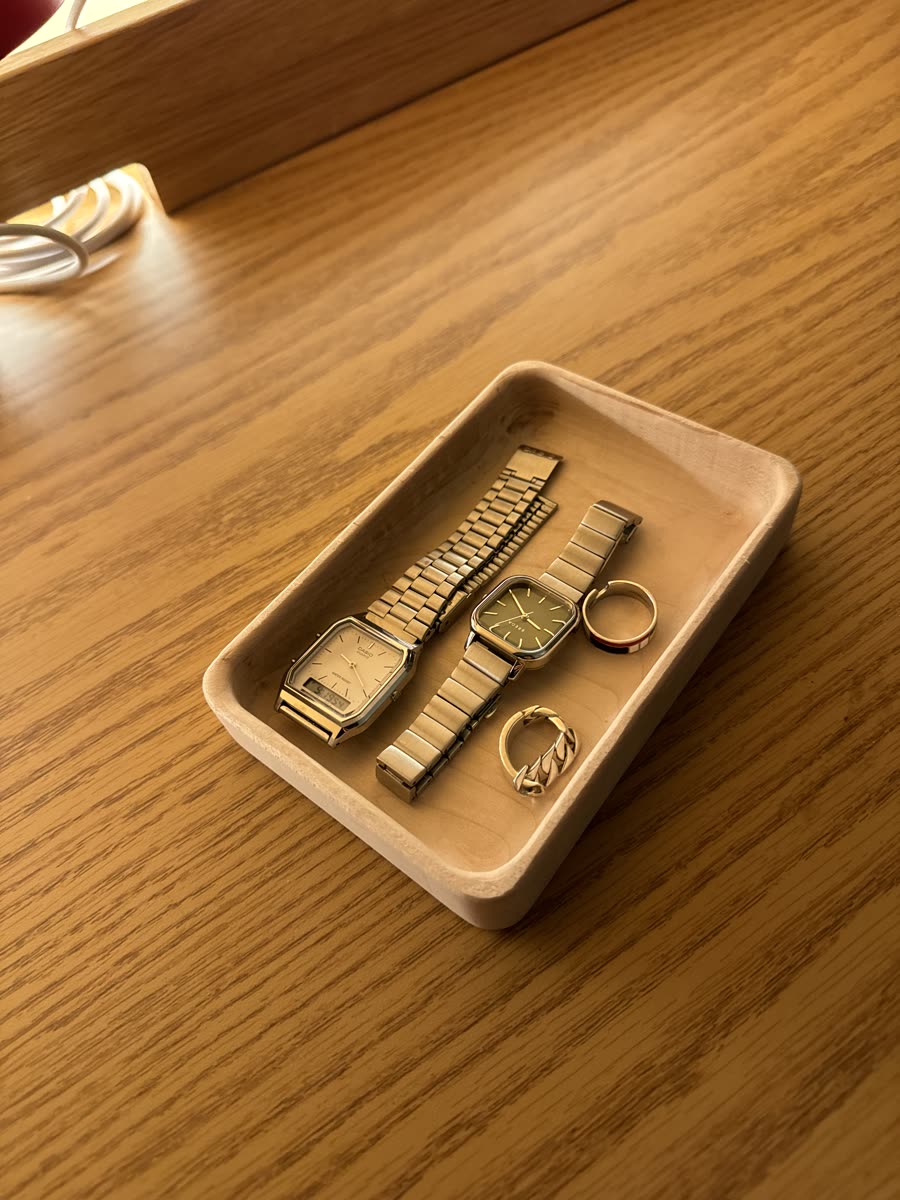 A square watch tray