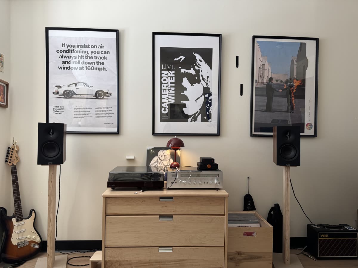 A pair of speaker stands